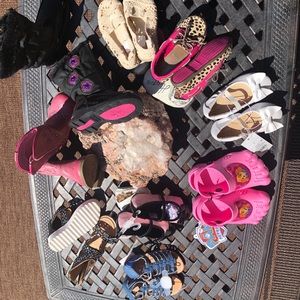 LOT of girls shoes Sizes 6, 7, & 8 🐞🌷🎀🧸